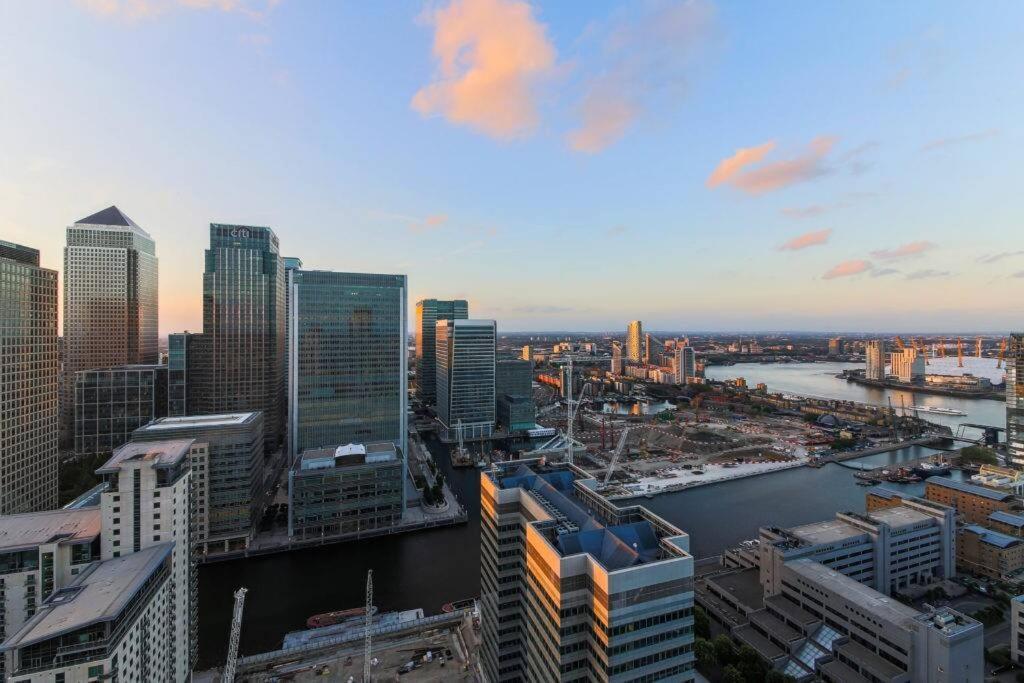 Skyview Waterside City Luxury Apartment London Kültér fotó